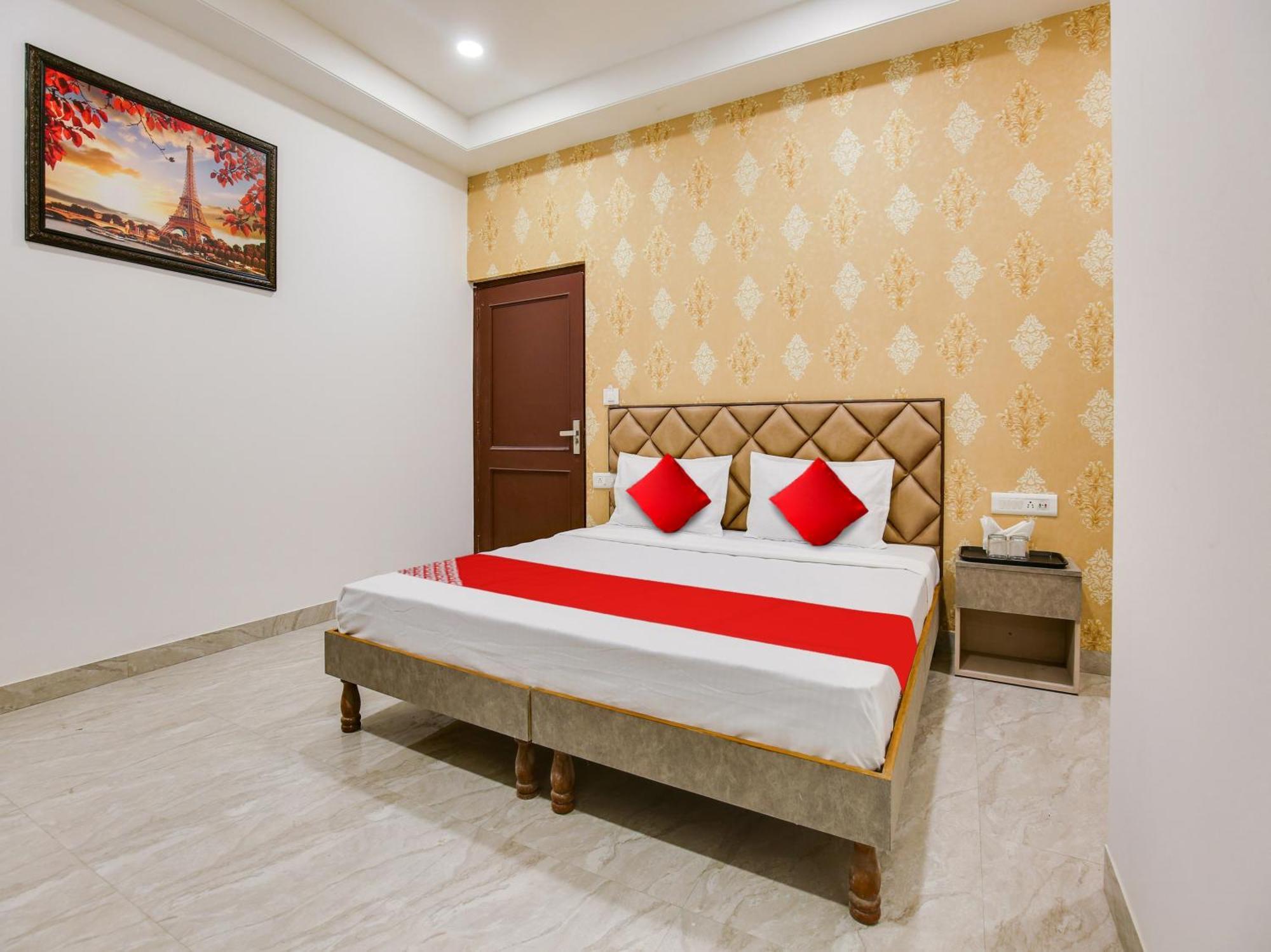 Hotel O Baran Classic Ludhiana Exteriör bild