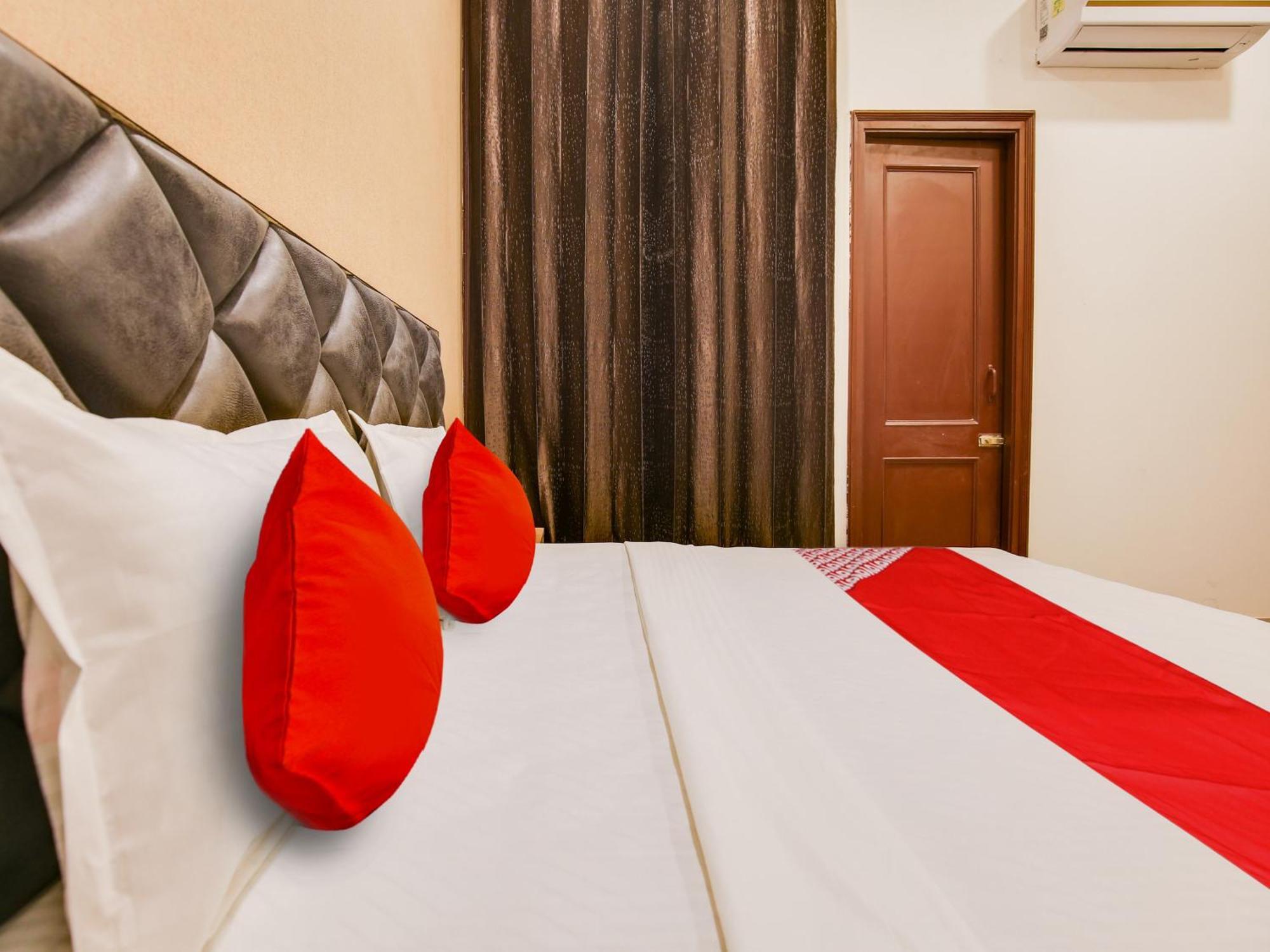Hotel O Baran Classic Ludhiana Exteriör bild