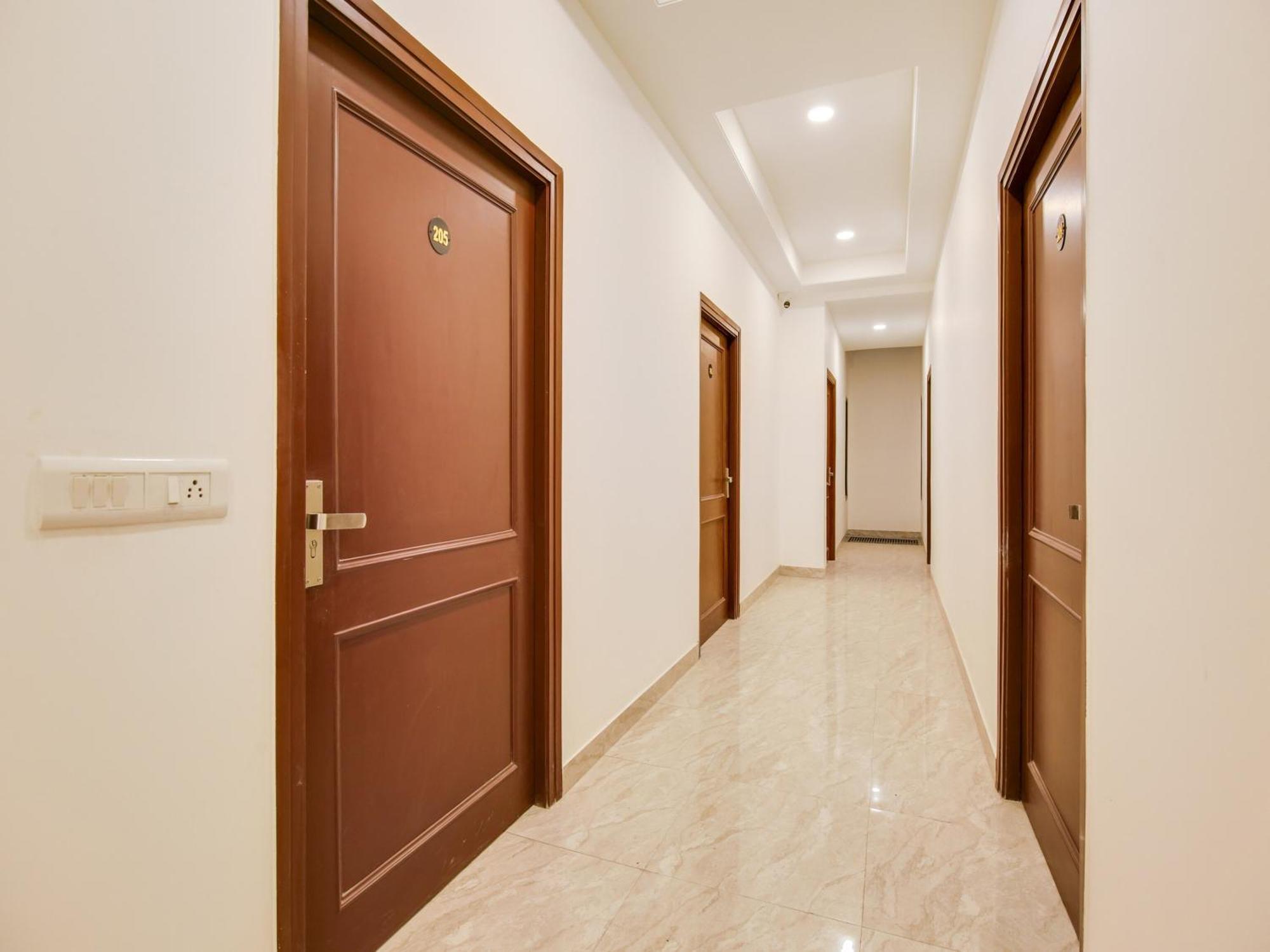 Hotel O Baran Classic Ludhiana Exteriör bild